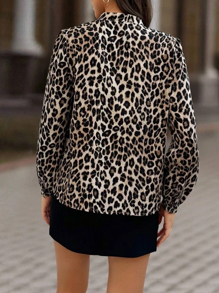 Kadın Uzun Kollu Yakadan Bağcıklı Leopar Desenli Süprem Bluz - Resim 4