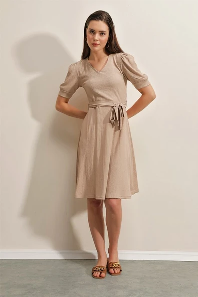 2370 Kuşaklı Örme Elbise - Bej - Resim 2