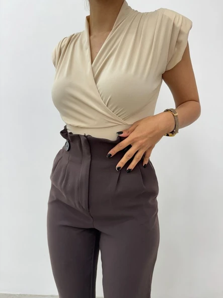 Sıfır Kol Vatkalı Kruvaze Model Sandy Bluz -Bej - Resim 5