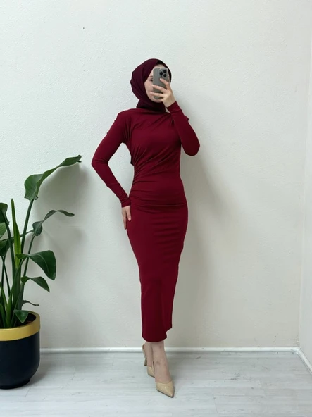 Yanı Büzgülü Uzun Skuba Elbise -Bordo - Resim 6