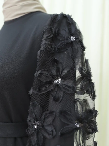 Kabartma Çiçekli Tül Kollu Kemerli Elbise -Siyah - Resim 2