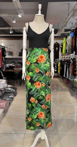 Kadın Askılı V Yaka Eteği Dijital Baskılı çiçek Desenli Yırtmaçlı Mikro Kumaş Elbise - Resim 5