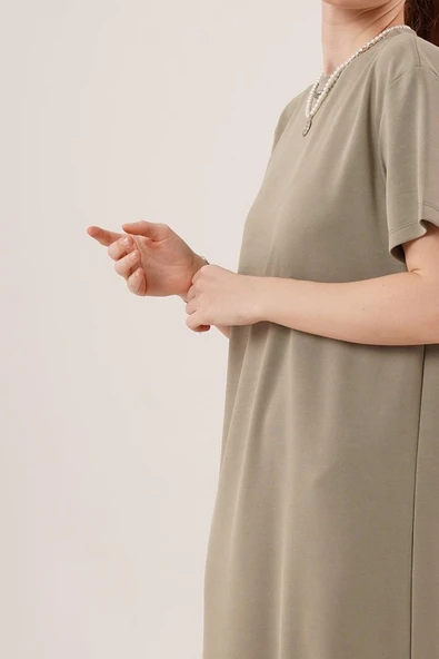 Yırtmaç Detaylı Kısa Kollu Salaş Maxi Yağ Yeşili Elbise - Resim 3