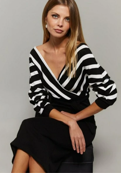 Uzun Kollu Kruvaze Yaka çizgi Desenli Kısa Triko Elbise - Resim 3