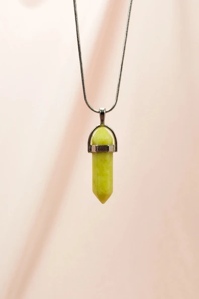 LitaeTrend Peridot Doğal Taşı Zincirli El Yapımı Tasarımlı Kolye Uç: 3,5 cm Zincir: 20 cm Kutulu ürün görseli 1