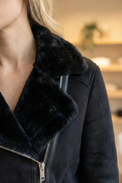 Kadın Suni Kürk Detaylı Siyah Süet Mont - Resim 3