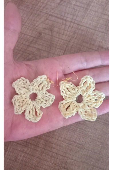 Örgü Rafya Çiçek Model Sallantılı Küpe - Resim 3