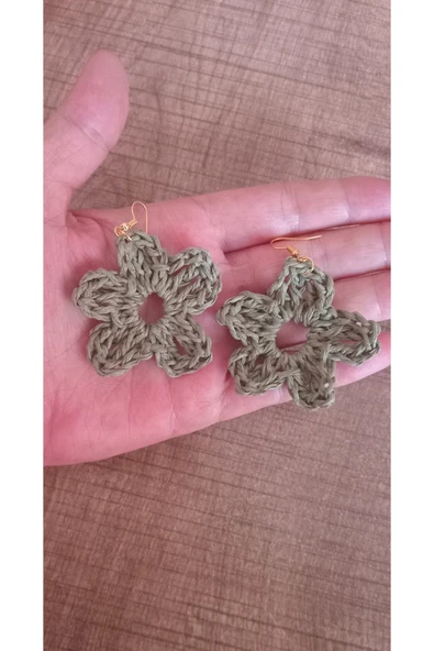 Örgü Rafya Çiçek Model Sallantılı Küpe - Resim 3
