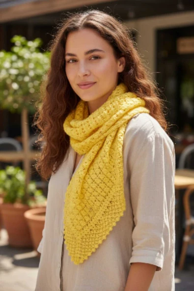 Örgü Desenli Üçgen Sarı Püsküllü Omuz Şalı ürün görseli 1