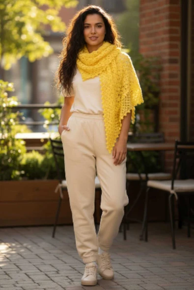 Örgü Desenli Üçgen Sarı Püsküllü Omuz Şalı - Resim 2