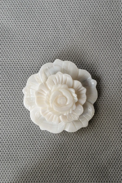 Çiçek Motifi Beyaz Sedef Broş BR10-6 - Resim 3