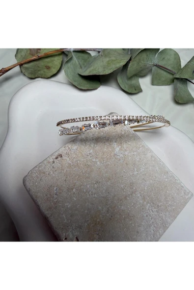 nesdesign Çapraz Zirkon Taşlı Gold Su Yolu Kelepçe ürün görseli 1