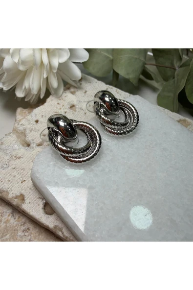 nesdesign Altın Kaplama İç İçe Geçmiş Minik Halkalı Küpe (Gümüş Renk) - Resim 3