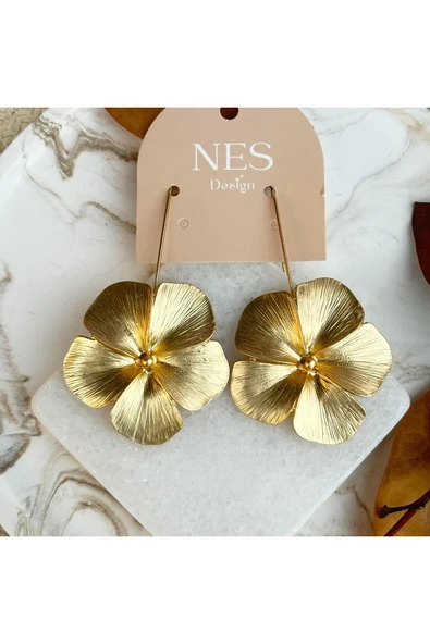 nesdesign Mat Gold Sallantılı Çiçek Küpe ürün görseli 1