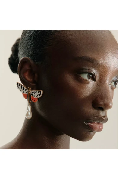 nesdesign İnci Sallantılı Kelebek ZR Model Küpe - Resim 2