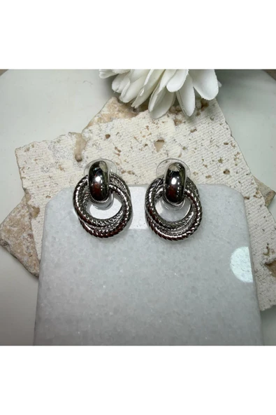 nesdesign Altın Kaplama İç İçe Geçmiş Minik Halkalı Küpe (Gümüş Renk) ürün görseli 1