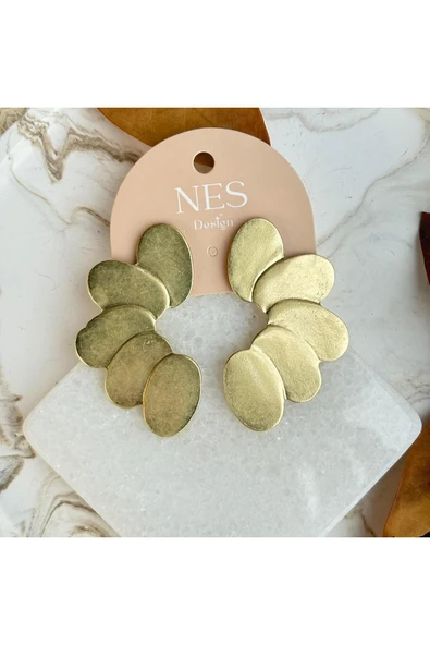 nesdesign Mat Gold Oval Kesimli Şık Küpe ürün görseli 1