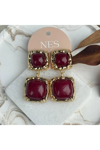 nesdesign Bordo Kare Sallantılı Marka Küpe ürün görseli 1