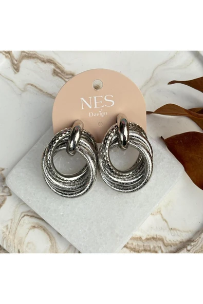 nesdesign Dokulu Gümüş Rengi Çoklu Halka Küpe ürün görseli 1