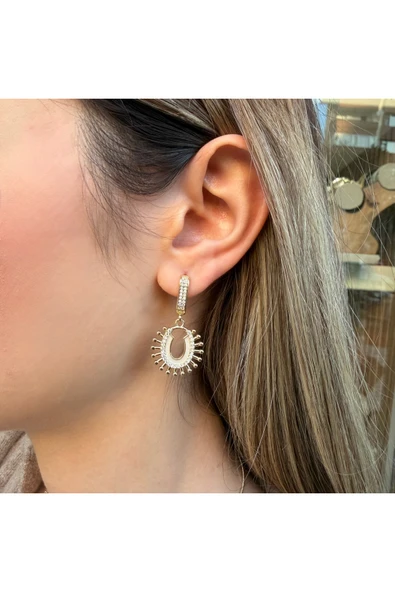 nesdesign Beyaz Mineli Nal Model Sallantılı Küpe ürün görseli 1