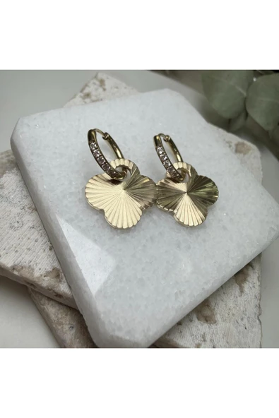 nesdesign Çelik Taşlı Gold Dövme Yonca Pullu Küpe ürün görseli 1