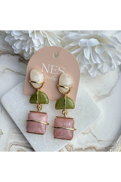 nesdesign Altın Detaylı Pembe Yeşil Taşlı Sallantılı Küpe ürün görseli 1