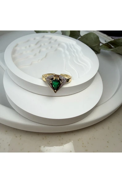 nesdesign Yeşil Üçgen Kesim Yüzük ürün görseli 1