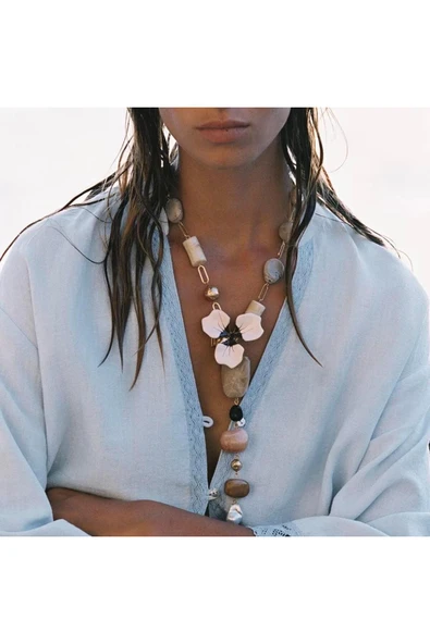 nesdesign ZR Beyaz Çiçekli Akrilik Boncuk Y Kolye (51cm) ürün görseli 1