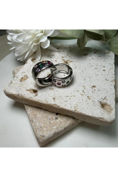 nesdesign Altın Kaplama Gömülü Renkli Taşlı Halka Küpe (Gümüş Renk) - Resim 3