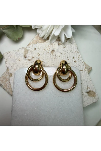 nesdesign Altın Kaplama İç İçe Geçmiş Halkalı Küpe ürün görseli 1