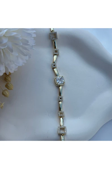 nesdesign 14K Özel Seri Kare Taşlı İnce Zarif Bileklik (17+2 cm) ürün görseli 1