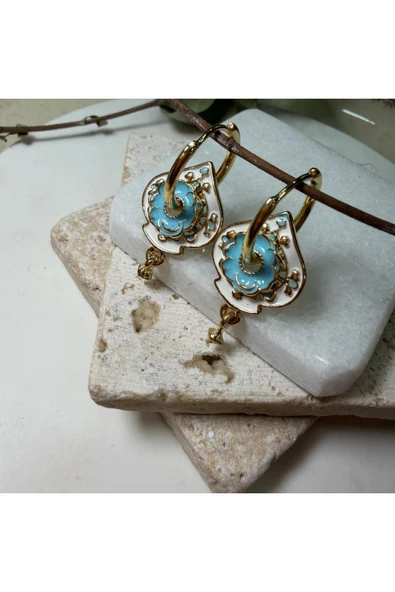 nesdesign Mavi Beyaz Etnik Desenli Sallantılı Küpe ürün görseli 1