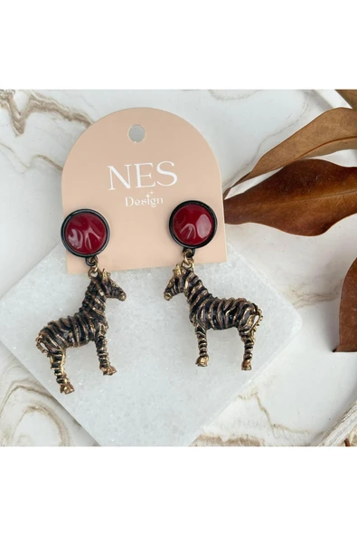 nesdesign Kırmızı Bronz Zebra Sallantılı Marka Küpe ürün görseli 1