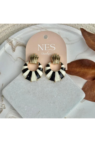 nesdesign Siyah Beyaz Renkli Çizgili Halka Küpe ürün görseli 1