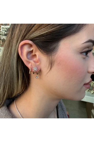 nesdesign Çiçekli Üç Tırnak Gold Küpe ürün görseli 1