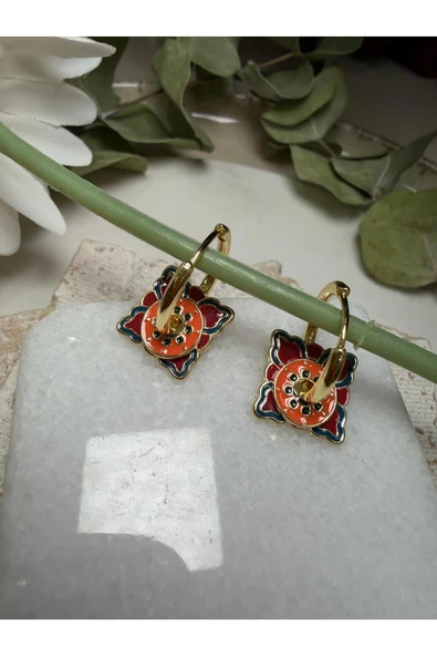 nesdesign Bordo Turuncu Etnik Desenli Sallantılı Küpe ürün görseli 1