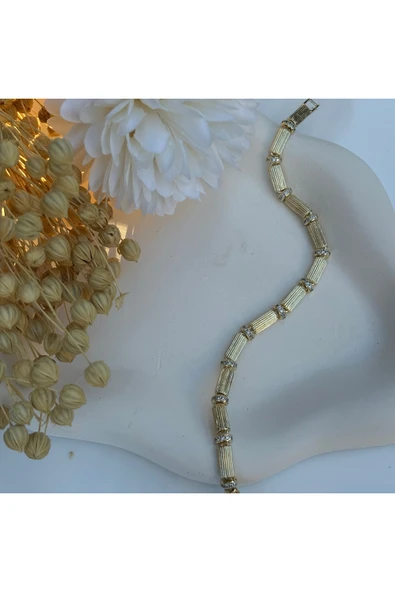 nesdesign Küçük Taşlarla Birleştirilmiş Şık Gold Bileklik (17+2 cm) ürün görseli 1