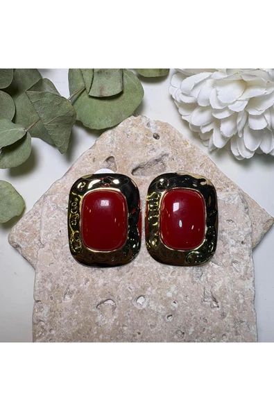 nesdesign Kırmızı Dikdörtgen Dövme Gold Detaylı Küpe ürün görseli 1