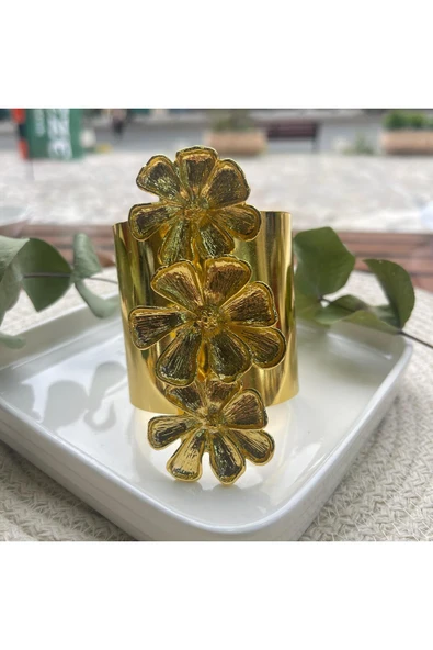 nesdesign ZR Üç Sıra Çiçekli Gold Bileklik - Resim 3