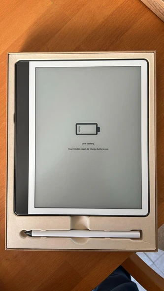 Kindle Scribe E-Reader 10.2" display with BASIC Pen 16GB (Outlet) ürün görseli 1