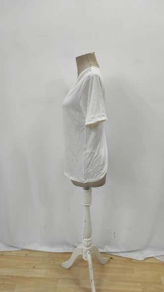 Kadın Kısa Kollu V Yakalı şerit Detaylı Viskon Bluz - Resim 5