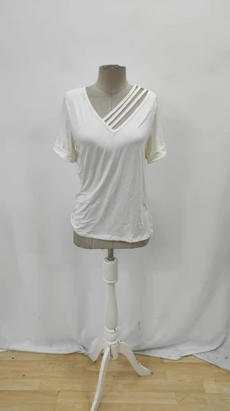 Kadın Kısa Kollu V Yakalı şerit Detaylı Viskon Bluz - Resim 4