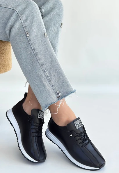 Monya Siyah Cilt Bağcıklı Spor Ayakkabı ürün görseli 1