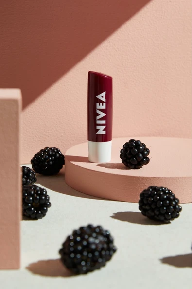 Nivea Bakım Yapan Dudak Bakım Kremi Black Berry 4,8 gr - Resim 4