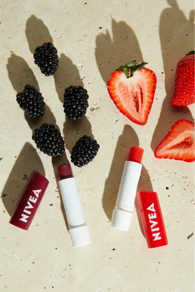 Nivea Bakım Yapan Dudak Bakım Kremi Black Berry 4,8 gr - Resim 5