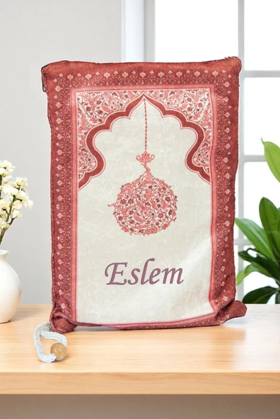 Nakış İşlemeli İsimli Kadife İpek Dokulu Mihrap Desenli Keseli İnci Tesbihli Seccade Kırmızı ürün görseli 1