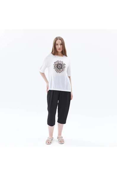 defy's KADIN YIRTMAÇ VE BASKI DETAYLI KISA KOLLU TİŞÖRT ürün görseli 1