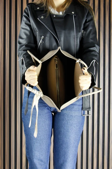 Erkan Saçmacı Kum Vegan Manyetik Kapaklı Büyük Boy Günlük Omuz Çantası ve Askılı El Çantası - Resim 5