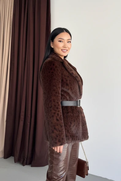 Leopar Desenli Kürk Görünümlü Geniş Yakalı Kemerli Mont - Resim 2