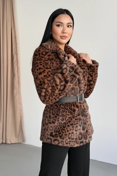 Leopar Desenli Kürk Görünümlü Geniş Yakalı Kemerli Mont - Resim 7